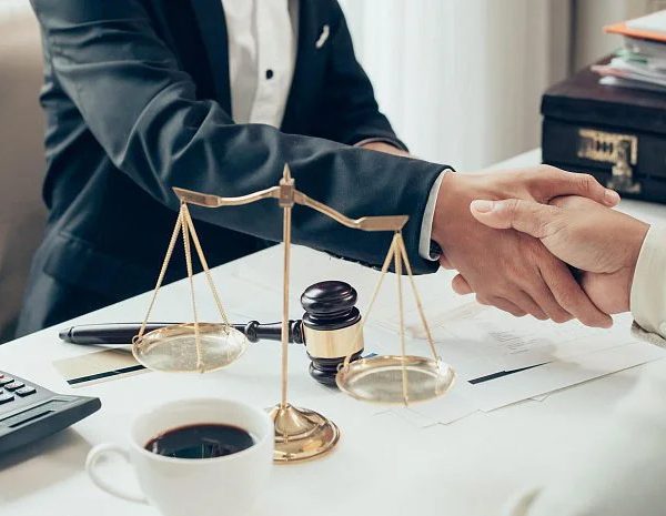 Які юридичні послуги надає адвокатське бюро: основні напрямки роботи